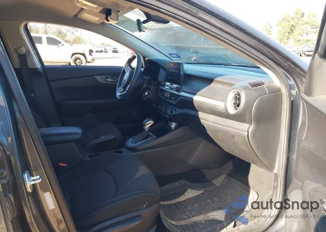 2021 Kia Forte Lxs z USA, uszkodzony, nr VIN 3KPF24AD9ME353489